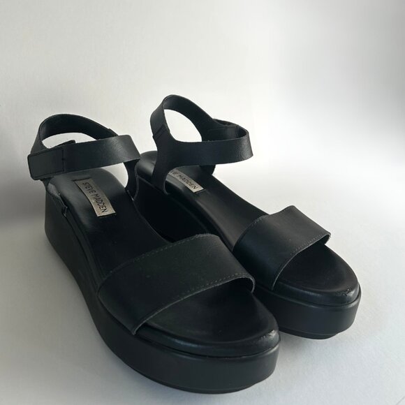Classic Steve Madden black sandals 🖤 - Picture 2 of 4